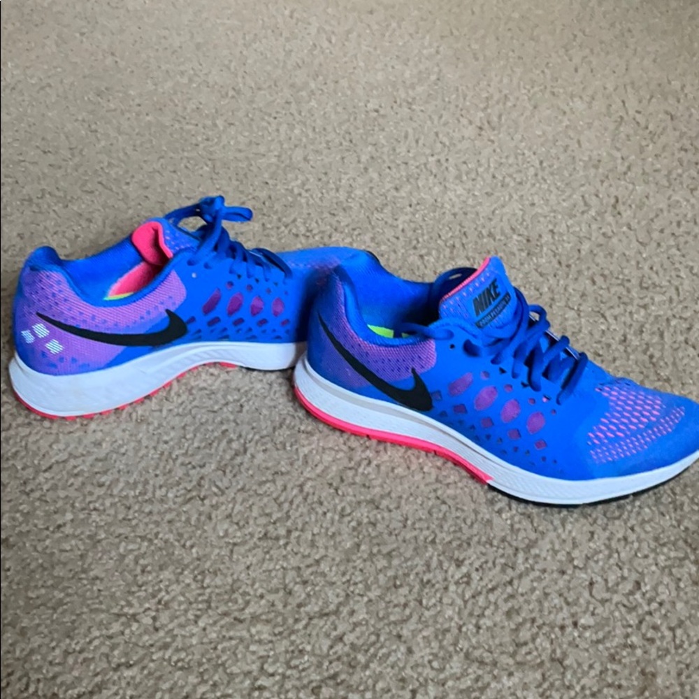 Nike Runner Shoes. Barley Worn! - Picture 1 of 3